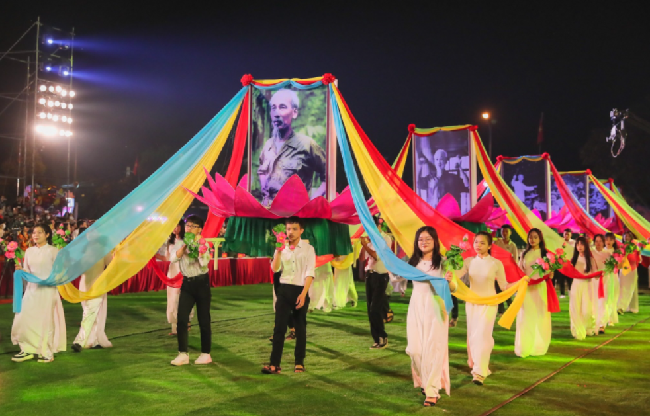 Khai mạc Lễ hội Làng Sen và Liên hoan tuồng, dân ca kịch toàn quốc năm 2022