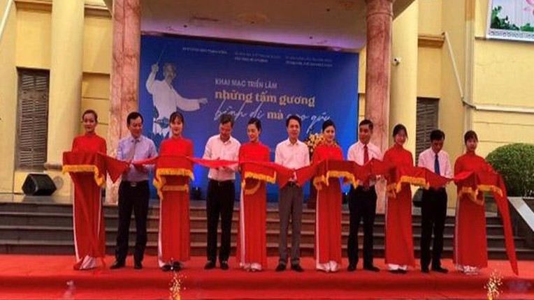 Vĩnh Phúc: Triển lãm "Những tấm gương bình dị mà cao quý"
