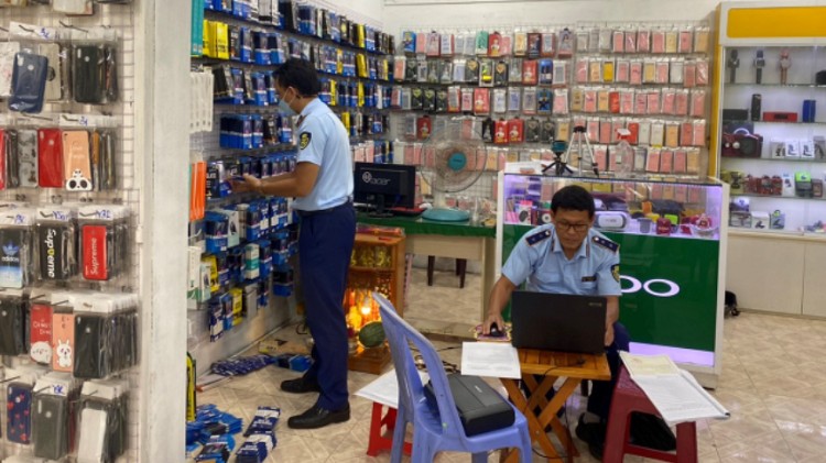Bình Thuận: Tạm giữ 1.500 sản phẩm phụ kiện điện thoại