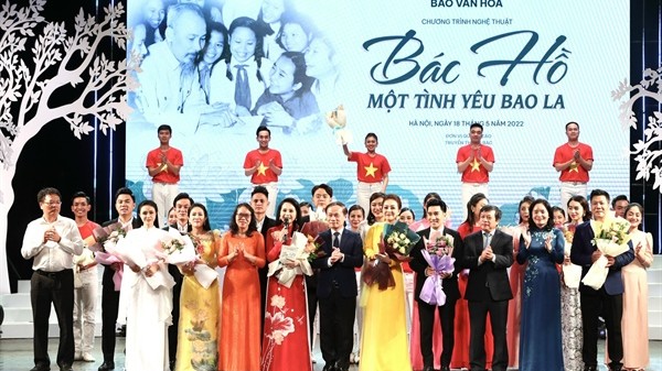 Lắng đọng chương trình nghệ thuật “Bác Hồ một tình yêu bao la”