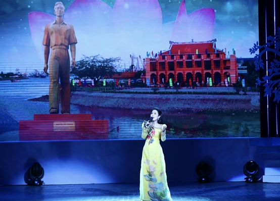 ân Khánh đại diện cho tiếng lòng của những người con miền Nam hướng về Bác Hồ muôn vàn kính yêu qua các ca khúc Miền Nam nhớ mãi ơn và Người Thăm bến Nhà Rồng.ân Khánh đại diện cho tiếng lòng của những người con miền Nam hướng về Bác Hồ muôn vàn kính yêu qua các ca khúc Miền Nam nhớ mãi ơn và Người Thăm bến Nhà Rồng. ân Khánh đại diện cho tiếng lòng của những người con miền Nam hướng về Bác Hồ muôn vàn kính yêu qua các ca khúc Miền Nam nhớ mãi ơn và Người Thăm bến Nhà Rồng.ân Khánh đại diện cho tiếng lòng của những người con miền Nam hướng về Bác Hồ muôn vàn kính yêu qua các ca khúc Miền Nam nhớ mãi ơn và Người Thăm bến Nhà Rồng.