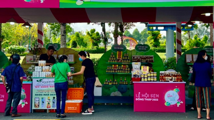 Đồng Tháp: Khai mạc Khu triển lãm sản phẩm OCOP và trải nghiệm Sen đa sắc