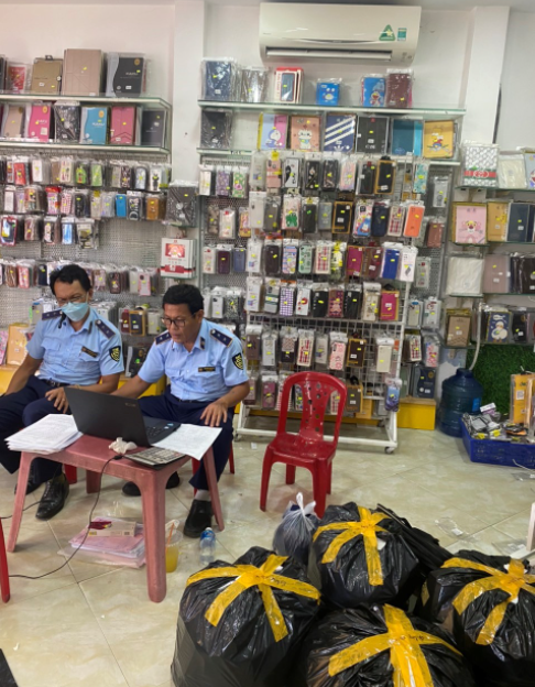 Bình Thuận: Phát hiện trên 2.200 sản phẩm phụ kiện điện thoại nhập lậu