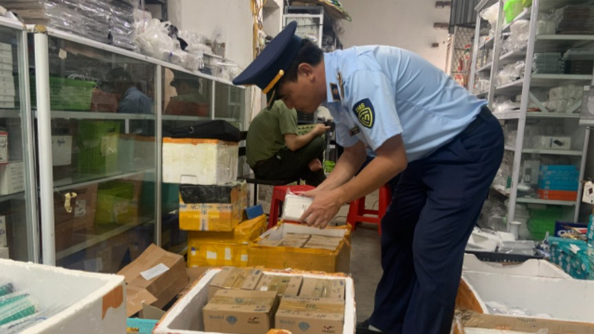 Nghệ An: Thu giữ trên 2.000 sản phẩm linh kiện điện thoại không rõ nguồn gốc