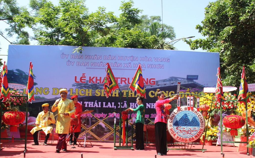 Tiết mục hô hát bài chòi của các nghệ sĩ câu lạc bộ bài chòi Sông Yên (Hòa Vang) Tiết mục hô hát bài chòi của các nghệ sĩ câu lạc bộ bài chòi Sông Yên (Hòa Vang)