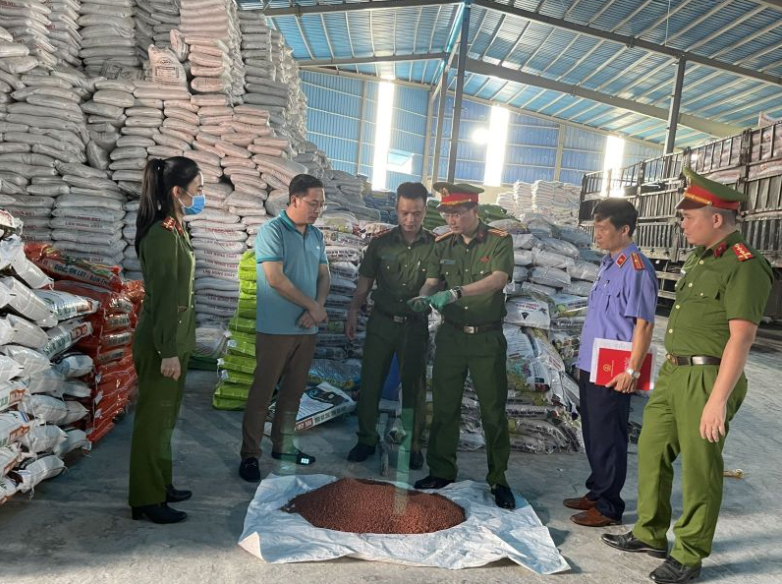 100 tấn phân bón hỗn hợp NK của Công ty cổ phần sản xuất và thương mại tổng hợp Cường Phát không đủ tiêu chuẩn.