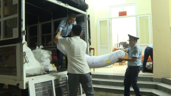 Hà Giang: Bắt lô hàng trên 1,4 tấn vải và chỉ cuộn có dấu hiệu nhập lậu