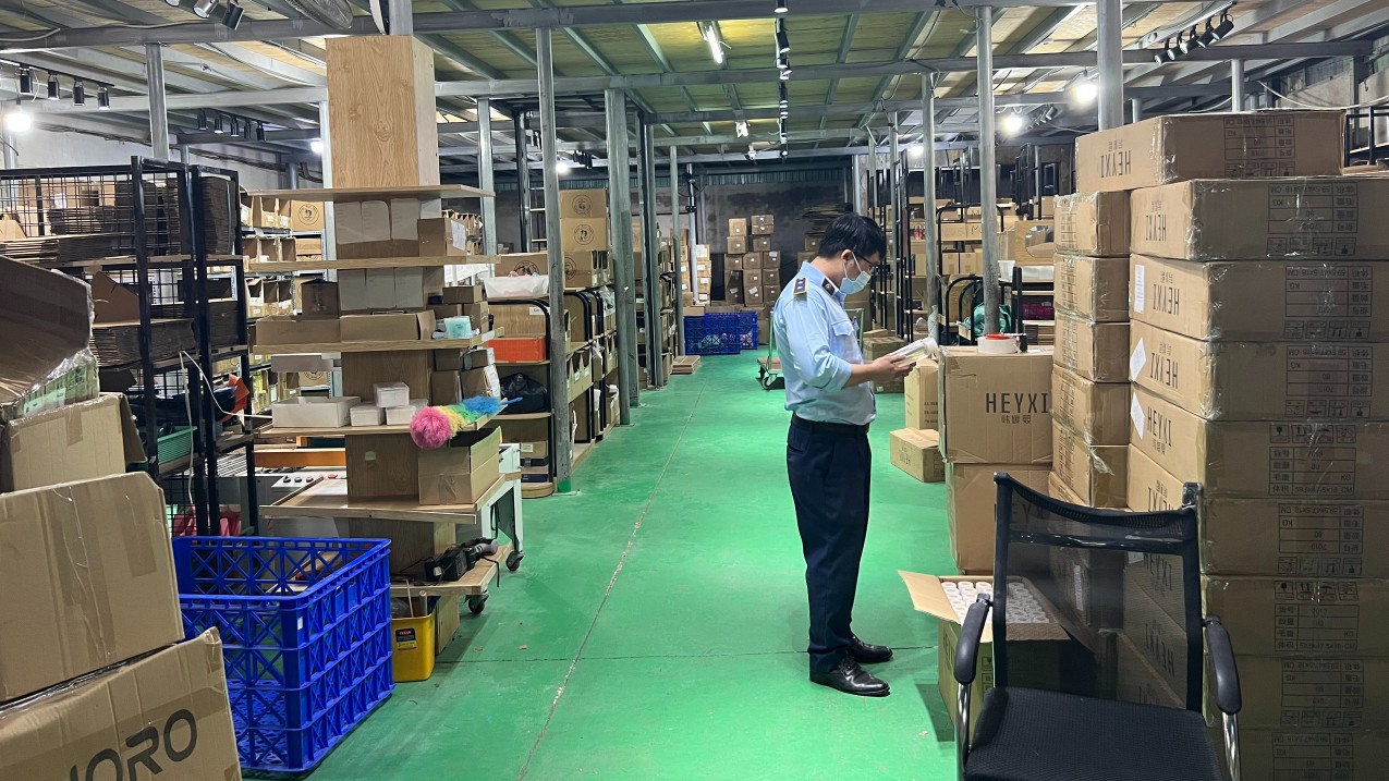 TPHCM: Tạm giữ lô mỹ phẩm nhập lậu giá trị gần 6 tỷ đồng