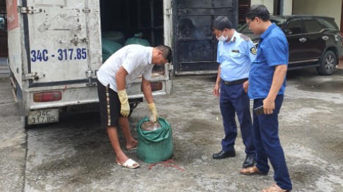 Hải Dương: Ngăn chặn gần 2 tấn mỡ bẩn “tuồn” vào quán ăn