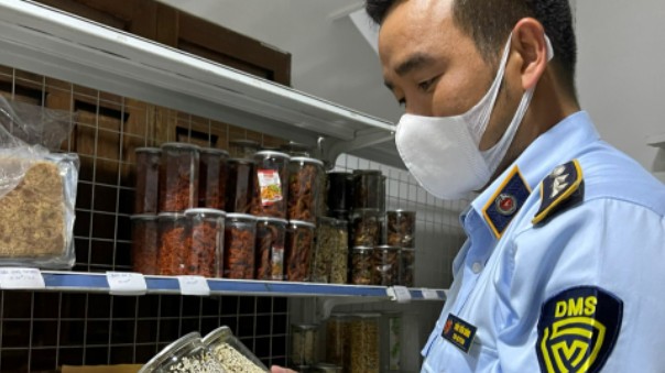 Gia Lai: Xử phạt một cơ sở kinh doanh thực phẩm không rõ nguồn gốc