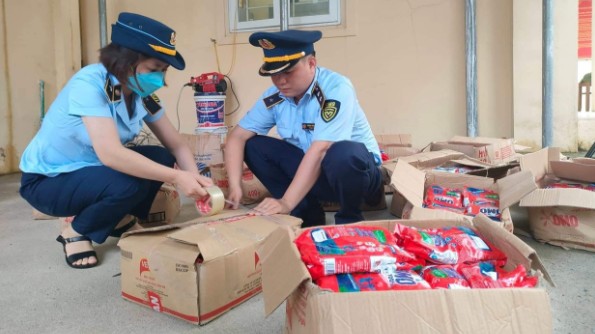 Hà Giang: Tạm giữ 600 gói bột giặt giả mạo nhãn hiệu OMO