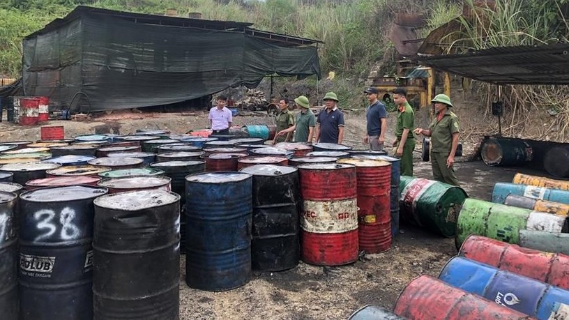 Nghệ An: Phát hiện cơ sở tái chế dầu nhớt thải trái phép