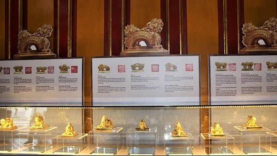 Về Huế chiêm ngưỡng 32 phiên bản kim ấn triều Nguyễn độc đáo