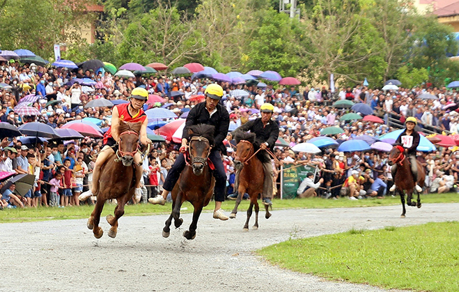 Lào Cai đón trên 1.6 triệu lượt khách du lịch trong 6 tháng đầu năm