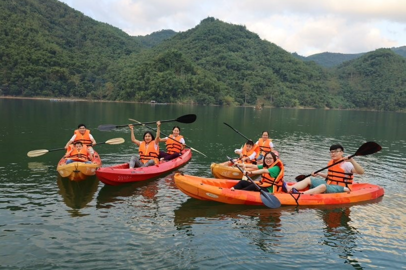 Du khách trải nghiệm tại các điểm du lịch hấp dẫn, độc đáo trên địa bàn tỉnh Hòa Bình Du khách trải nghiệm tại các điểm du lịch hấp dẫn, độc đáo trên địa bàn tỉnh Hòa Bình