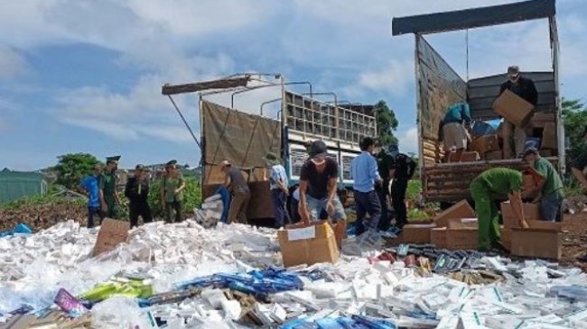 Gia Lai: Tiêu hủy hơn 100.000 bao thuốc lá điếu nhập lậu