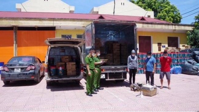 Hải Dương: Triệt xóa cơ sở sản xuất, buôn bán dầu nhớt giả quy mô lớn