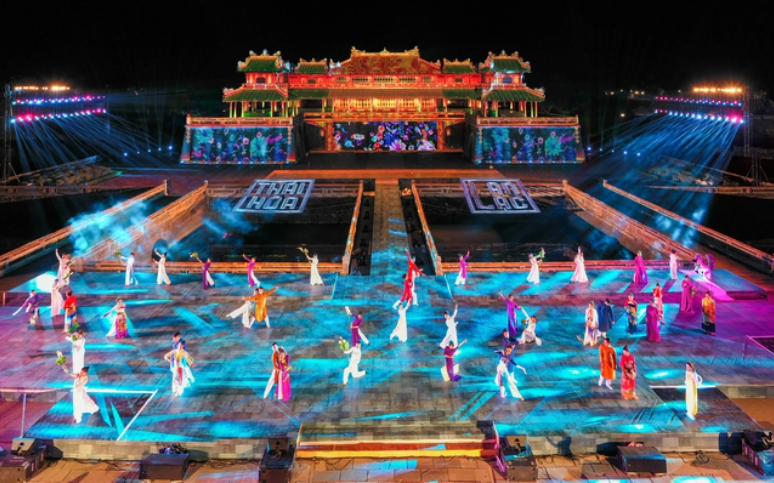 Lung linh sắc màu trong đêm khai màn Tuần lễ Festival Huế 2022