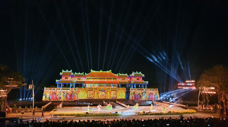 Lung linh sắc màu trong đêm khai màn Tuần lễ Festival Huế 2022