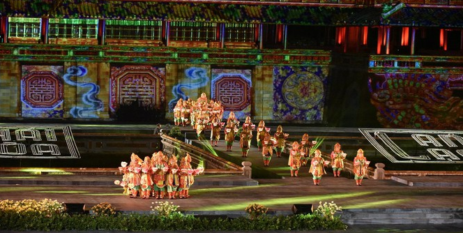Lung linh sắc màu trong đêm khai màn Tuần lễ Festival Huế 2022