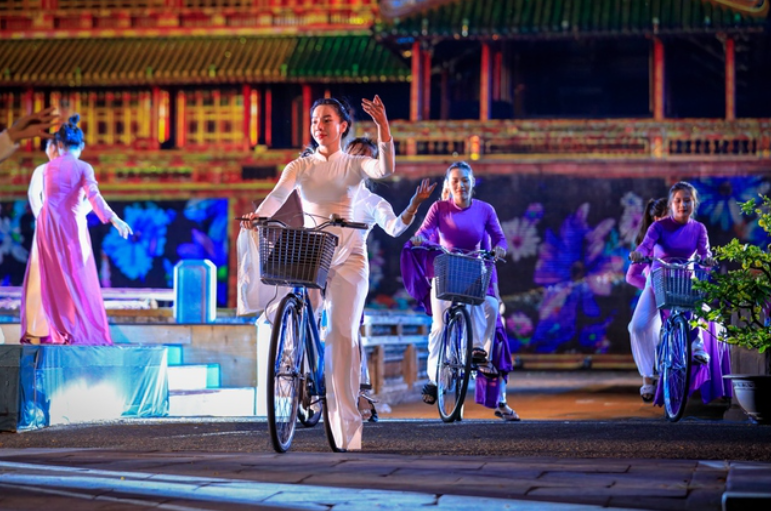 Lung linh sắc màu trong đêm khai màn Tuần lễ Festival Huế 2022