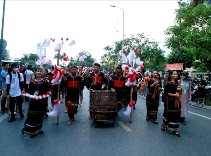 Rực rỡ sắc màu lễ hội đường phố Festival Huế 2022