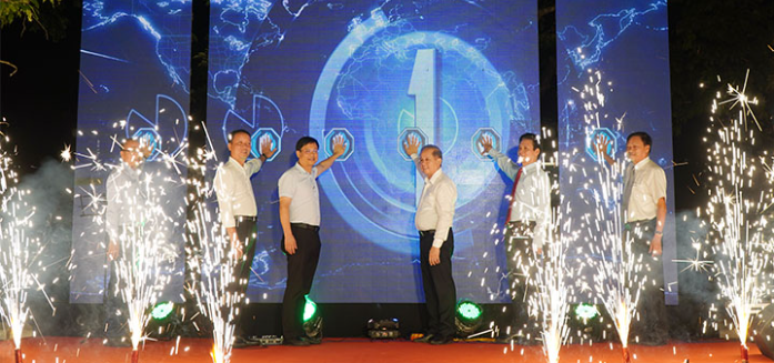 Bấm nút khai mạc lễ hội