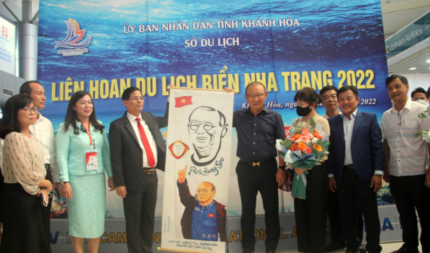 Liên hoan Du lịch biển Nha Trang 2022 chào đón sự tham dự của HLV Park Hang Seo. Liên hoan Du lịch biển Nha Trang 2022 chào đón sự tham dự của HLV Park Hang Seo.