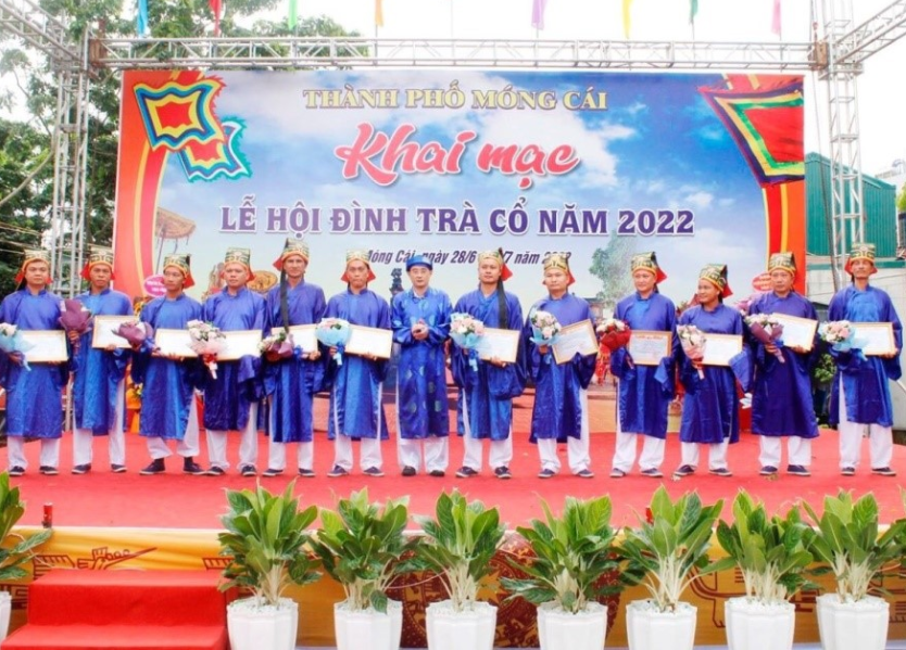 Ban Tổ chức Trao giải thưởng Hội thi Ông Voi cho các cai đám khóa 2021-2022