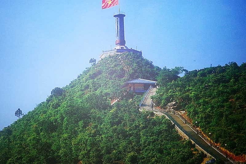 Đường lên Cột cờ Lũng Cú Đường lên Cột cờ Lũng Cú