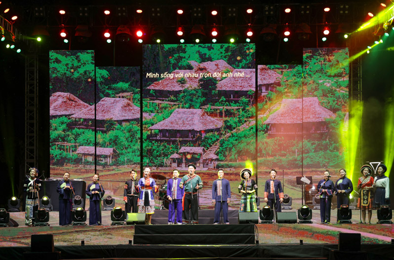 Tiết mục Acapella - Lời muốn ngỏ (phát triển từ dân ca Dân tộc Tày-Nùng) của Đoàn nghệ thuật dân gian Việt Bắc. 