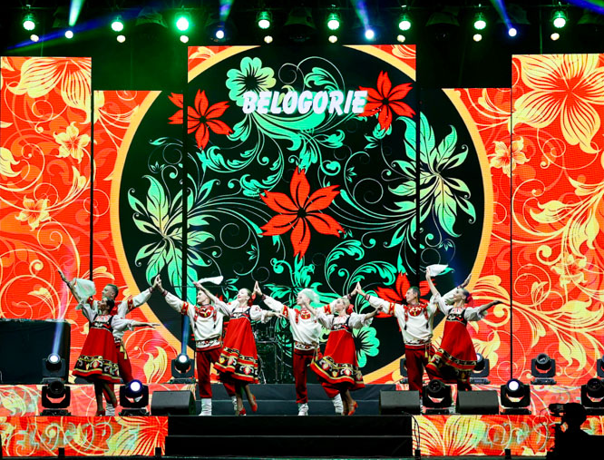 Hàng vạn du khách mãn nhãn đêm Gala Giã bạn "chào Huế"