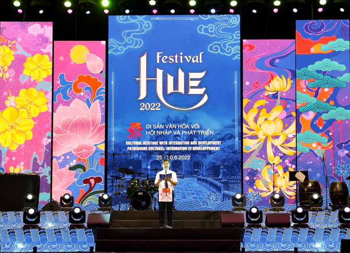 Hàng vạn du khách mãn nhãn đêm Gala Giã bạn "chào Huế"