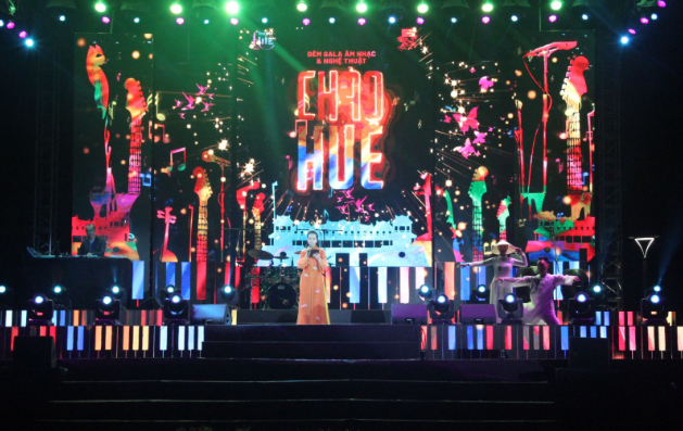 Hàng vạn du khách mãn nhãn đêm Gala Giã bạn "chào Huế"