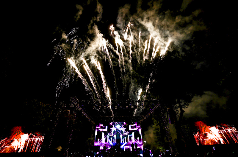 Hàng vạn du khách mãn nhãn đêm Gala Giã bạn "chào Huế"