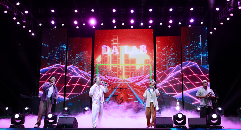 Hàng vạn du khách mãn nhãn đêm Gala Giã bạn "chào Huế"