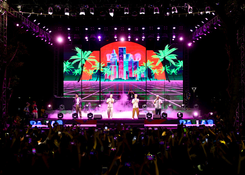 Hàng vạn du khách mãn nhãn đêm Gala Giã bạn "chào Huế"