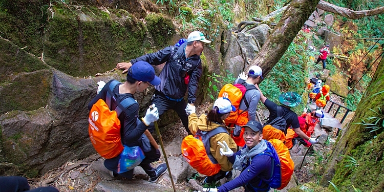 Review Sapa: Chinh phục đỉnh núi Phan Xi Păng – Nóc nhà Đông Dương