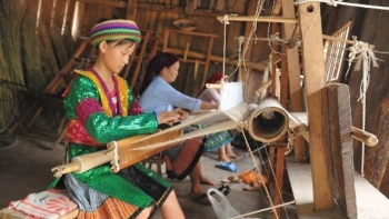 Review du lịch Hà Giang: Ghé thăm làng dệt thổ cẩm Lũng Tám