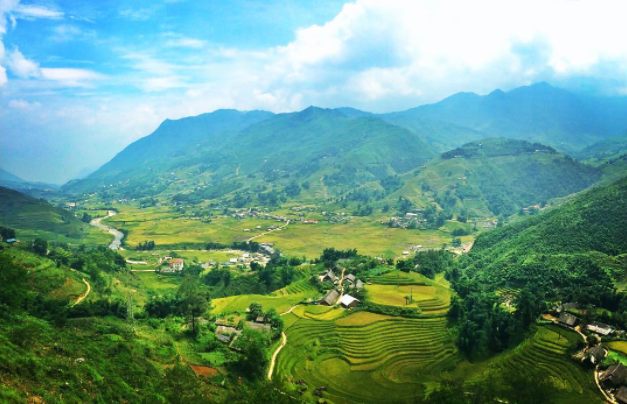 Khung cảnh Sa Pa từ đỉnh núi Hàm Rồng