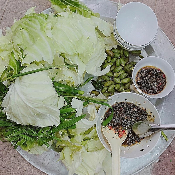 Bắp cải cuốn nhót xanh