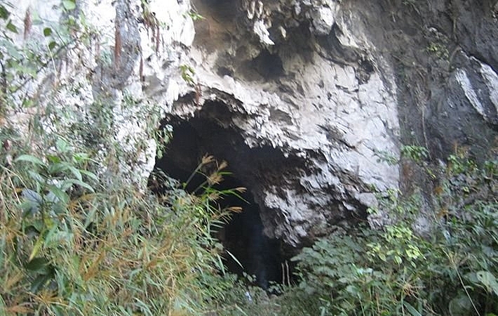 Vẻ kì bí của động Pa Thơm