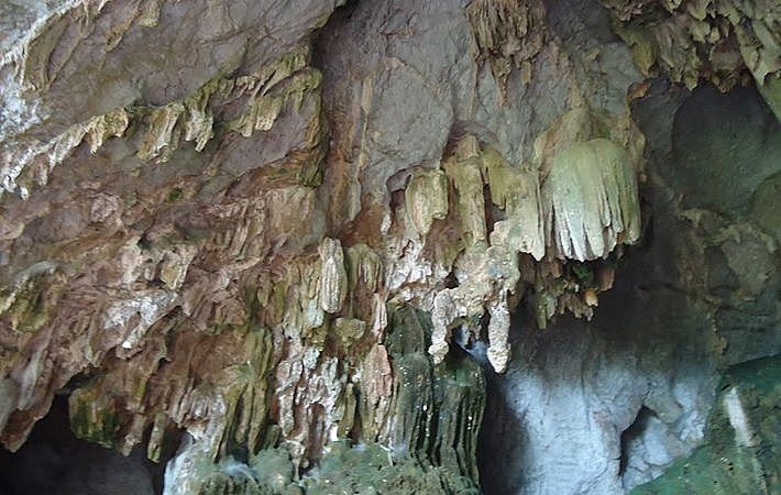 Các nhũ đá đủ hình thù nhìn rất độc đáo