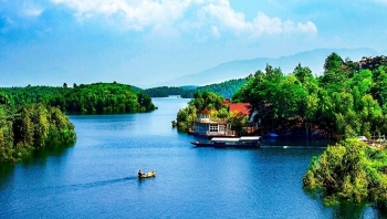 Review du lịch Yên Bái: Trải nghiệm Hồ Thác Bà -  Hồ nước nhân tạo lớn nhất Việt Nam