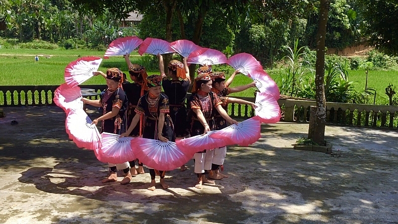 Hoạt động giao lưu văn hóa, văn nghệ cùng người địa phương tại Homestay