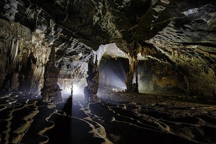 Bên trong hang tiên Sapa