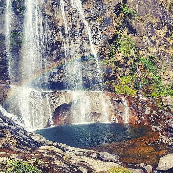 Sắc cầu vồng khi ánh nắng chiếu vào Sắc cầu vồng khi ánh nắng chiếu vào