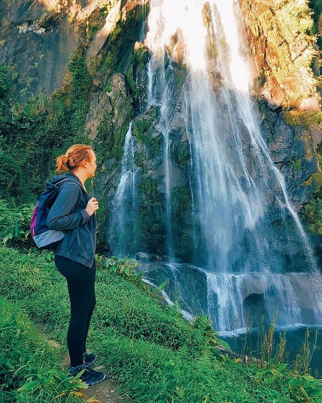 Chuyện tình dưới chân thác Tác Tình Chuyện tình dưới chân thác Tác Tình