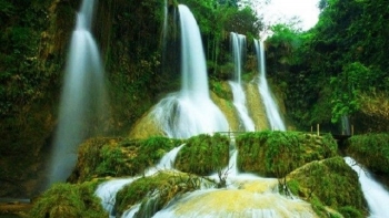 Khám phá thác Dải Yếm – Báu vật nơi cao nguyên Mộc Châu