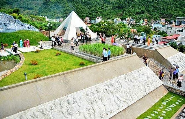 Lâm Viên Tây Tiến - Di tích lịch sử lưu niệm Trung đoàn 52 Tây Tiến Lâm Viên Tây Tiến - Di tích lịch sử lưu niệm Trung đoàn 52 Tây Tiến